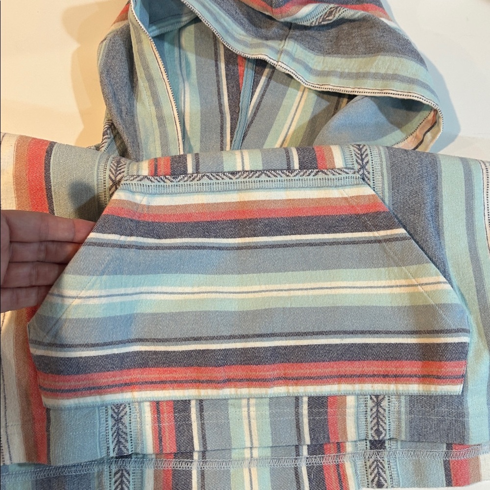Faherty Baja Poncho - Picture 8 of 14